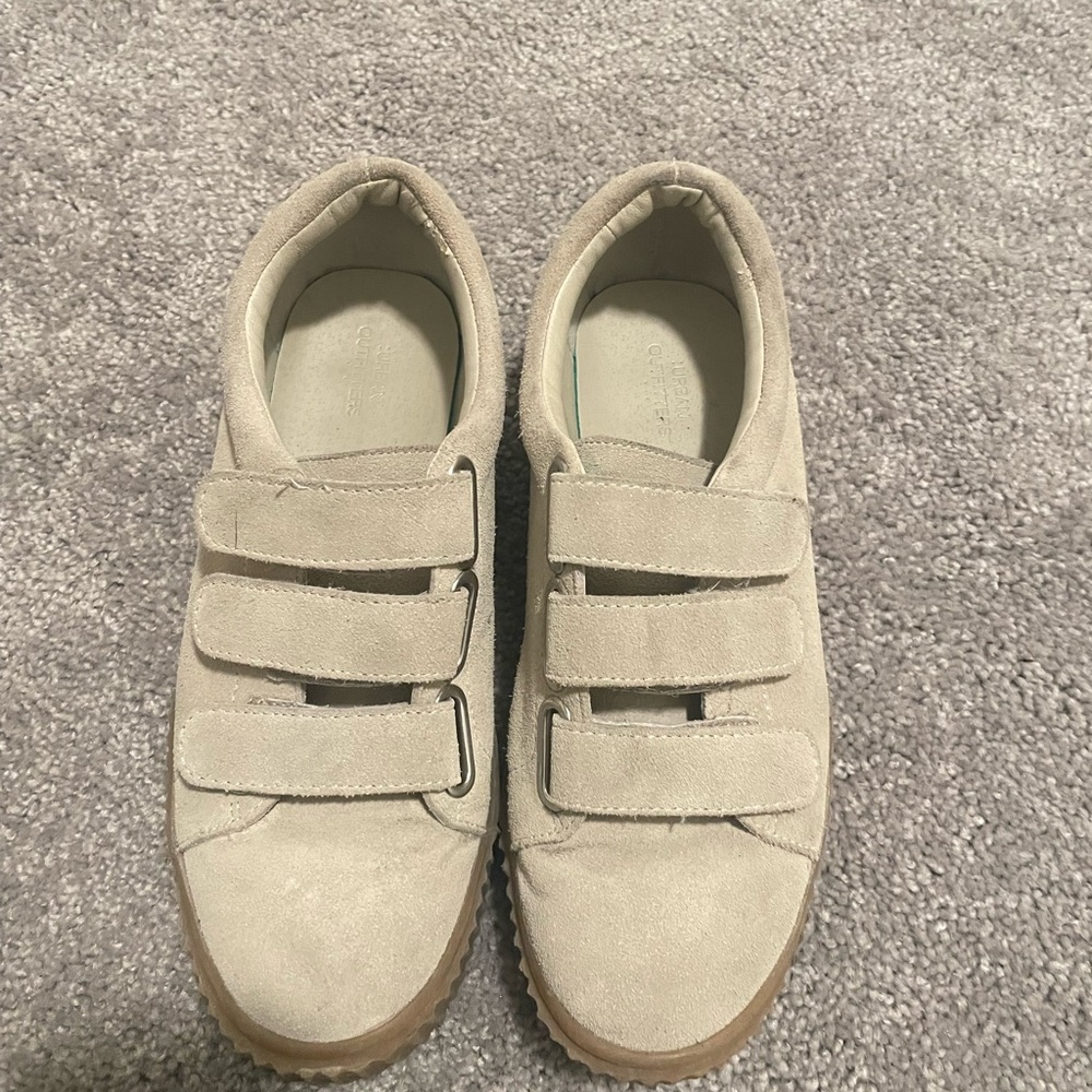 Women’s strapped sneaker